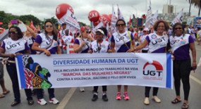  Lideranças do Siemaco e UGT marcham com mulheres negras