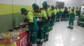  A tradição do café da manhã é mantida pelos trabalhadores da Soma / Cidade Tiradentes