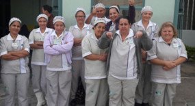 Equipe de limpeza hospitalar cruza os braços por falta de pagamento