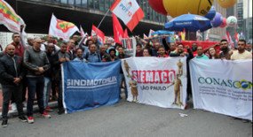  Movimentos sindicais fecham Avenida Paulista em protesto contra a Reforma da Previdência