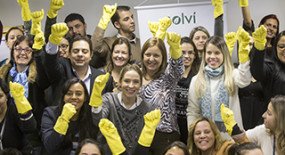  Na sede do Grupo Solvi, em São Paulo, profissionais vindos de todo o Brasil se engajaram no “Dia Internacional de Justiça para os Trabalhadores da Limpeza”