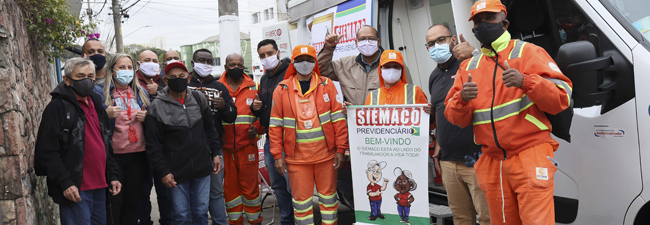  SIEMACO-SP inicia campanha de atendimento móvel previdenciário com trabalhadores da Limpeza Urbana