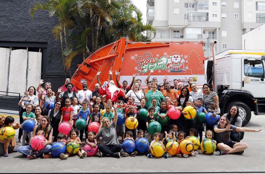  Papai Noel encanta crianças na Creche SIEMACO-SP em ação natalina especial