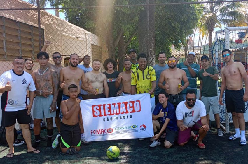  Trabalhadores da Loga realizam partida de futebol com apoio do SIEMACO-SP